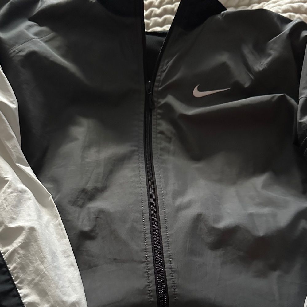 Nike Men's Gray and Black Windbreaker